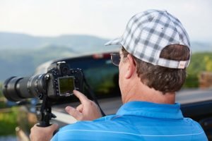 Photographer Dwayne Hickson preparing for Robinson Engagement Photo at McCloud Mountain.